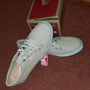 NEW Van's Canvas Winston Low Shoes!!